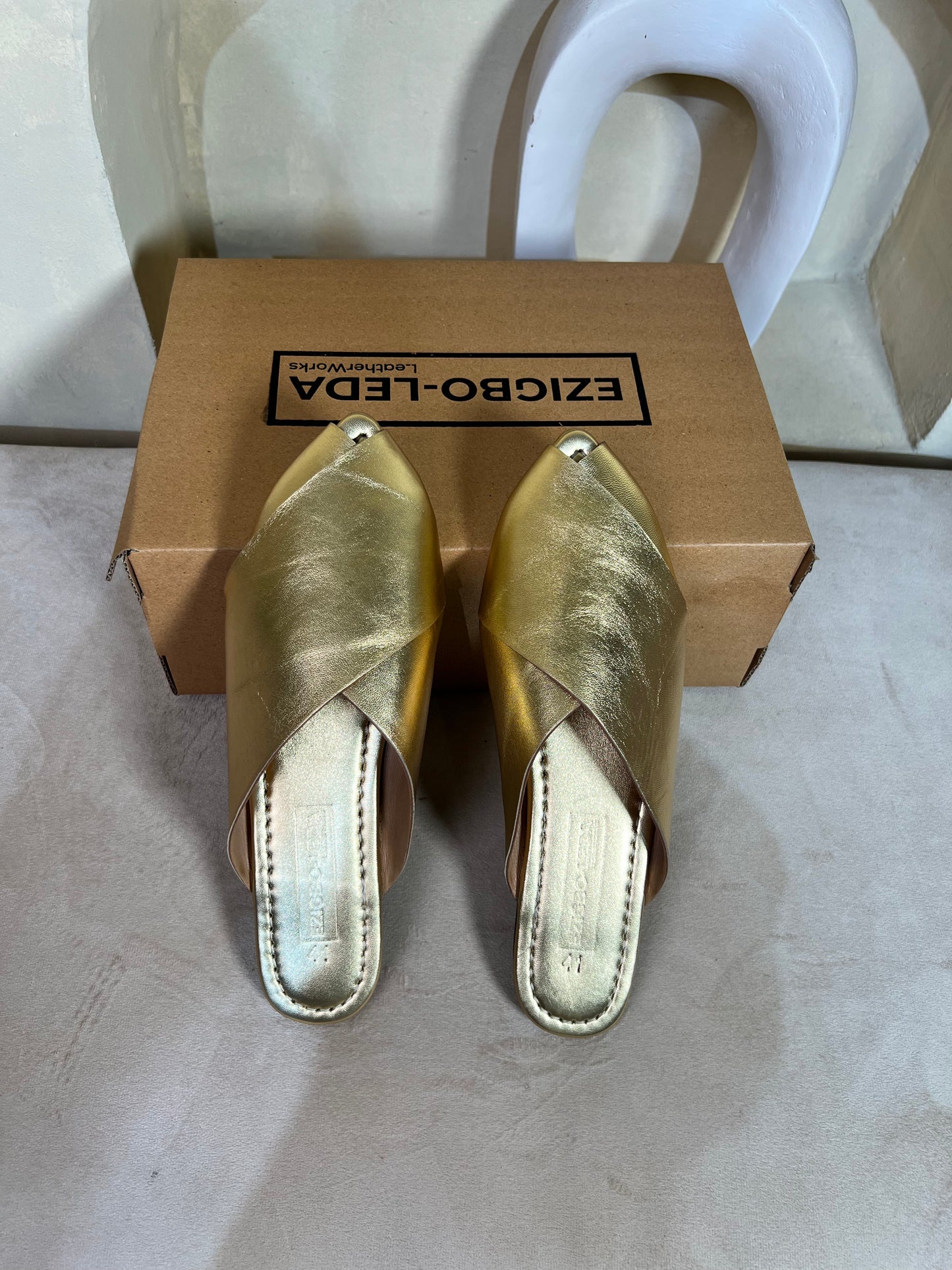 Oma Mules - Shiny Gold Slippers (42)