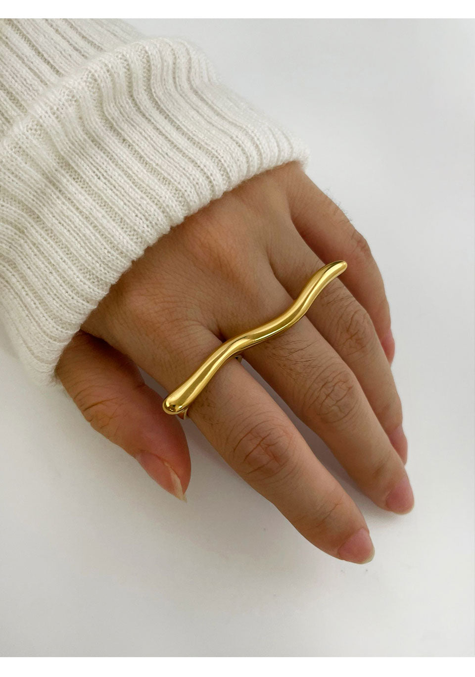 Minimalist ripple ring