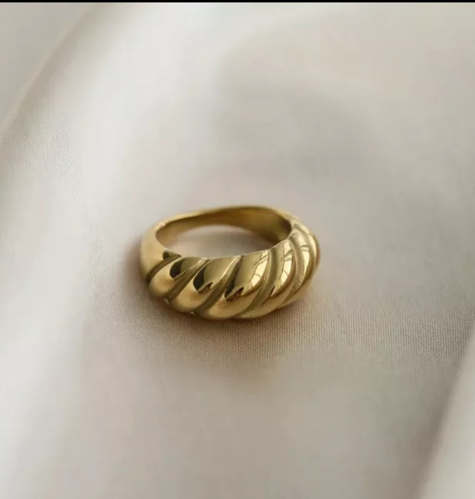 Croissant Ring